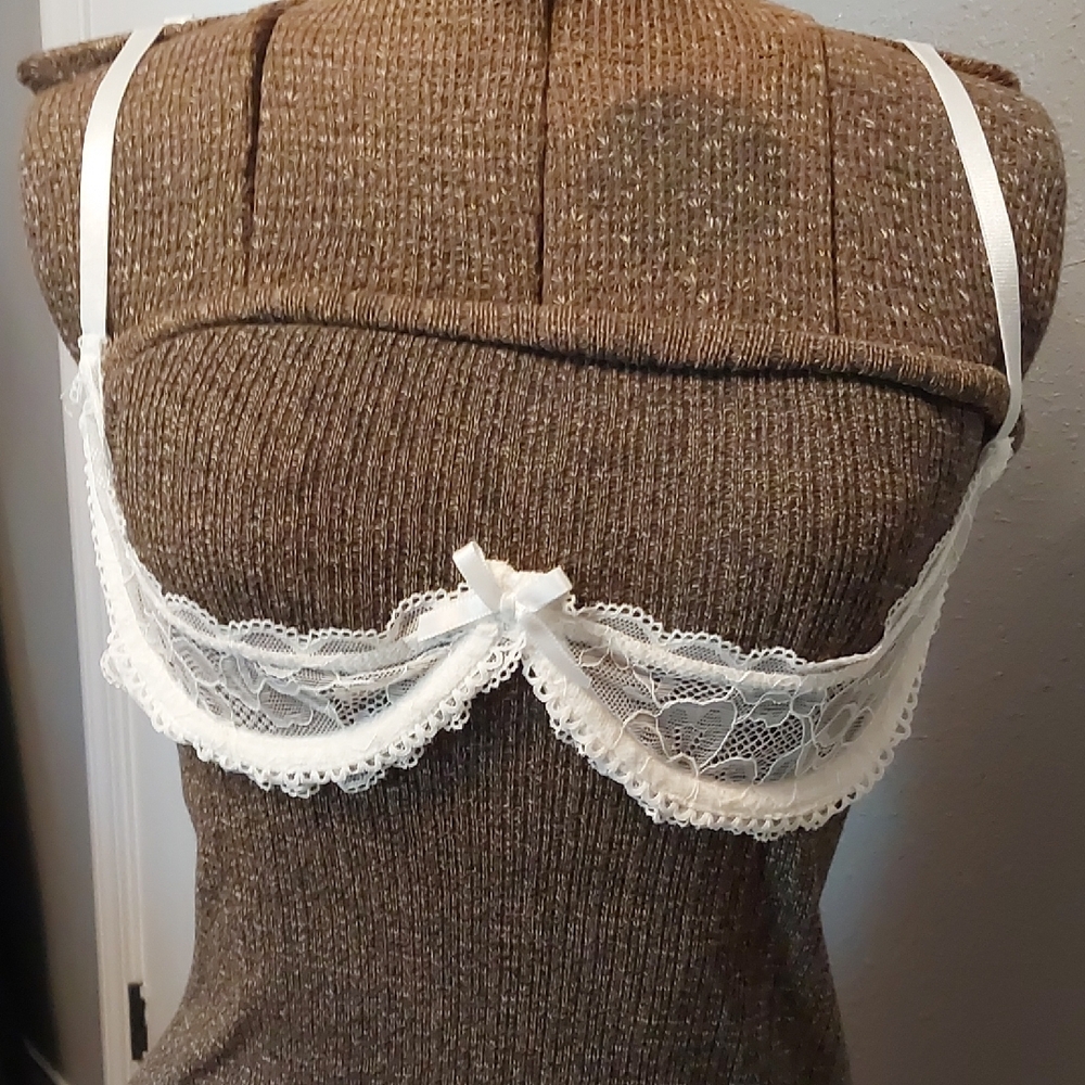 Chic White Lace Bra
